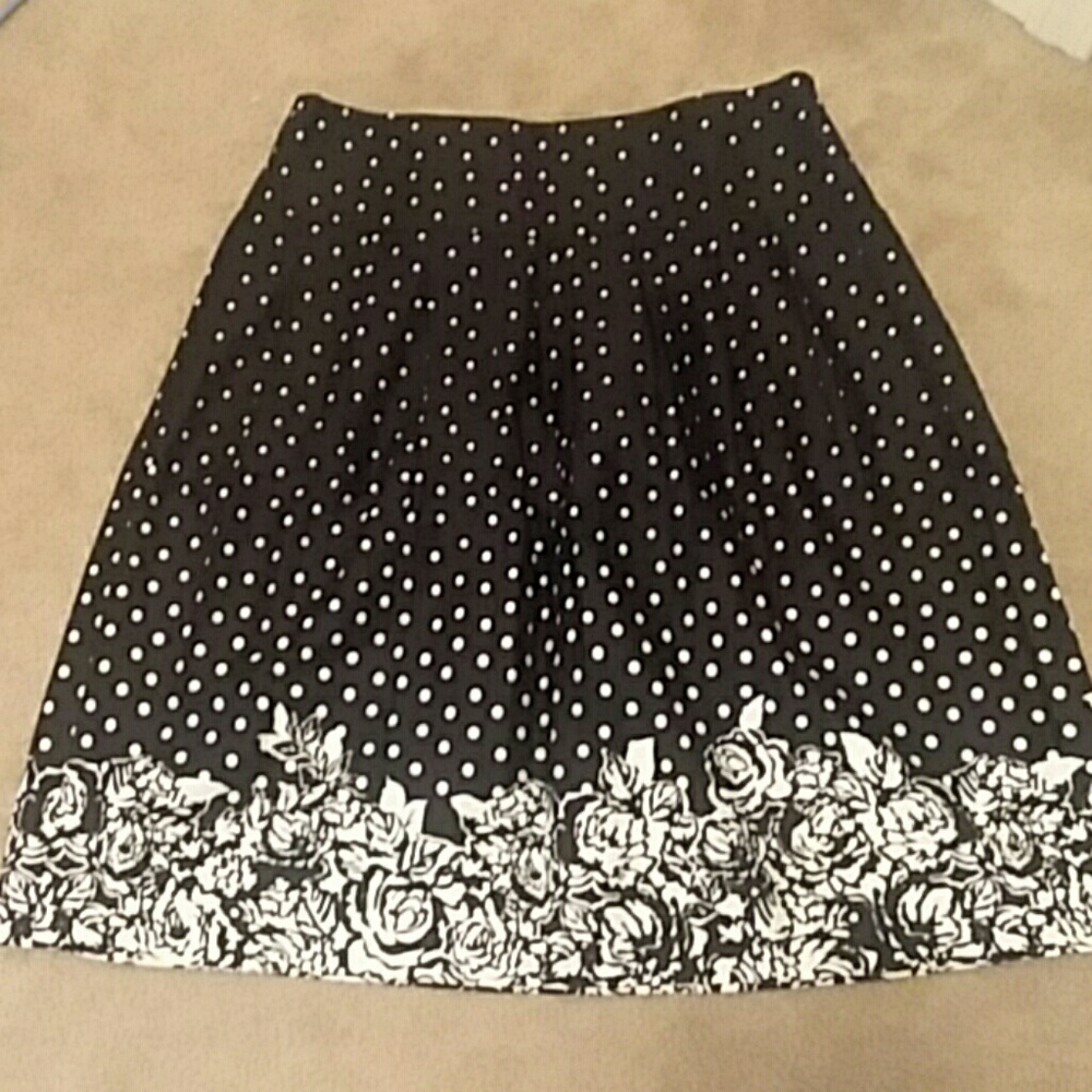 !!Host Pick!! Gorgeous black and white skirt
